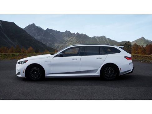 New 2026 BMW M5 Touring image 4