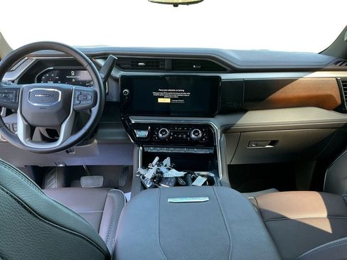 Used 2024 GMC Sierra 2500 Denali w/ Denali Reserve Package AWD/4WD image 10