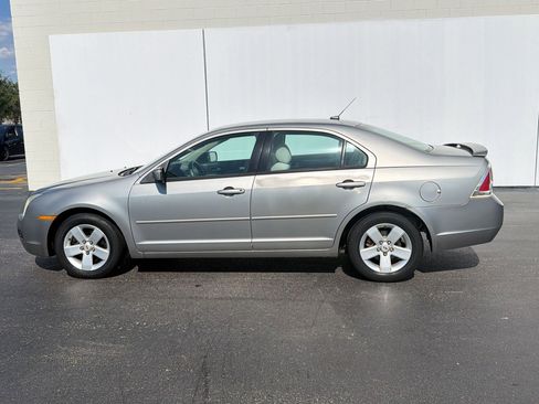 Used 2008 Ford Fusion SE FWD image 2