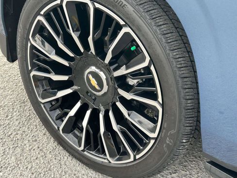 Used 2025 Chevrolet Tahoe High Country image 9