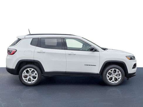 Used 2024 Jeep Compass Latitude AWD/4WD image 7