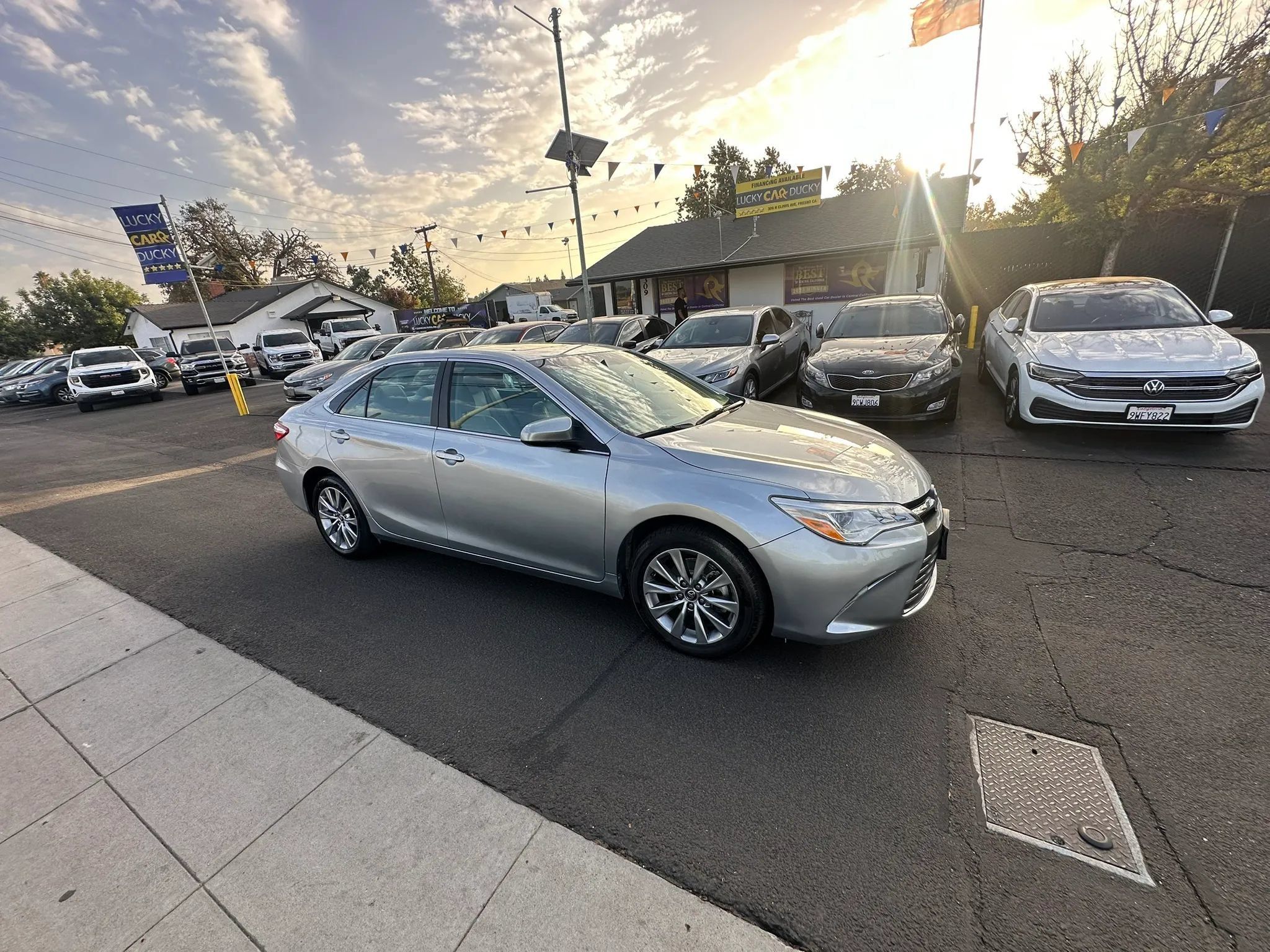 Used 2016 Toyota Camry XLE FWD image 3