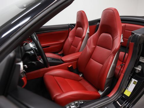 Certified 2017 Porsche 911 Carrera RWD image 5
