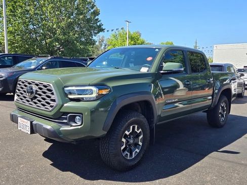 Used 2021 Toyota Tacoma TRD Off-Road w/ TRD Premium Off Road Package AWD/4WD image 8