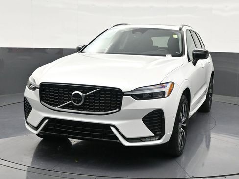 Used 2024 Volvo XC60 B5 Plus image 9