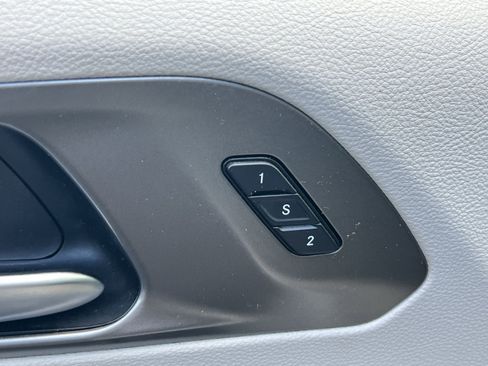 Used 2020 Chrysler Pacifica Touring-L image 29