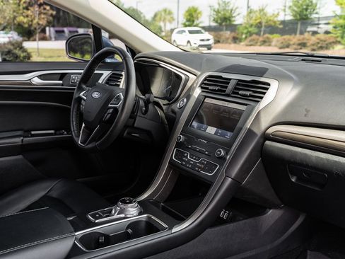 Used 2019 Ford Fusion SEL FWD image 12