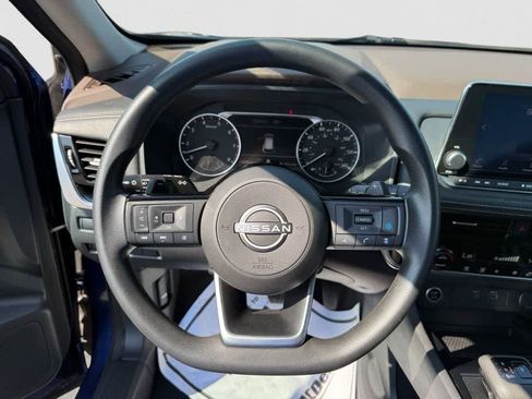 Used 2023 Nissan Rogue SV image 10