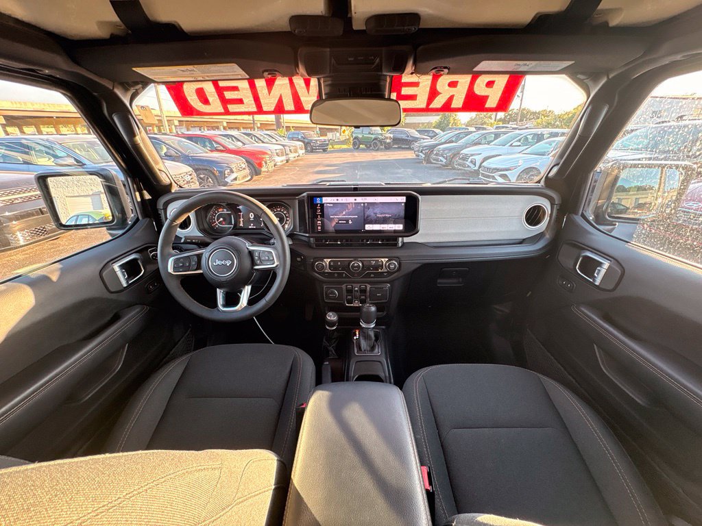 Used 2024 Jeep Wrangler Unlimited Sahara AWD/4WD image 28