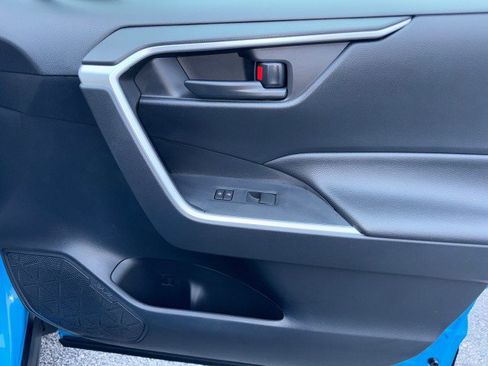 Used 2019 Toyota RAV4 LE w/ All Weather Liner Package image 29