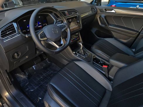 Used 2024 Volkswagen Tiguan SE FWD image 10