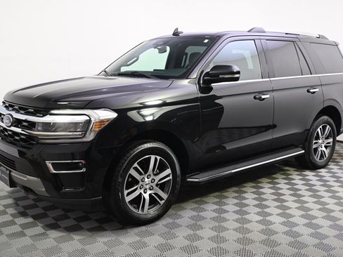 Used 2023 Ford Expedition Limited image 2