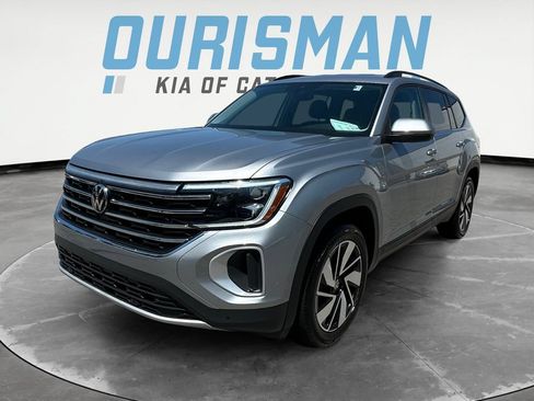 Used 2025 Volkswagen Atlas SE AWD/4WD image 2
