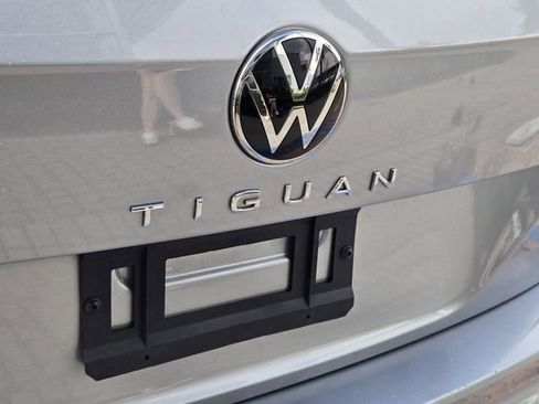 Certified 2023 Volkswagen Tiguan SE w/ Panoramic Sunroof Package FWD image 9