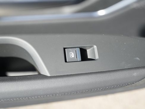 Used 2022 Audi e-tron GT Premium Plus image 34