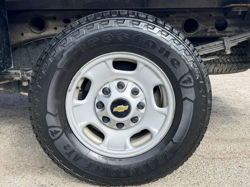 Used 2019 Chevrolet Silverado 2500 W/T w/ WT Convenience Package AWD/4WD image 2