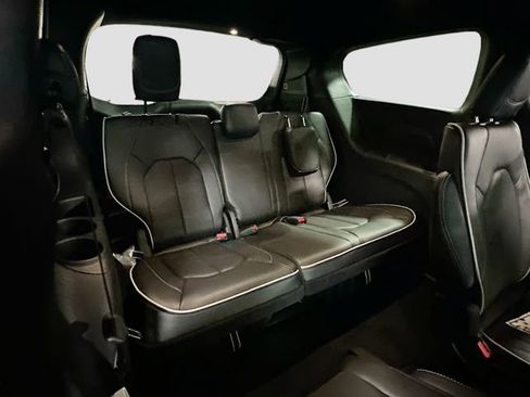 New 2026 Chrysler Pacifica Limited w/ S Appearance Package AWD/4WD image 31