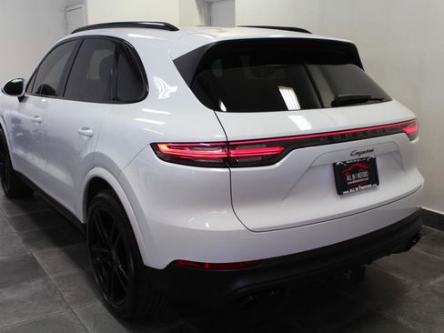 Used 2022 Porsche Cayenne Platinum Edition AWD/4WD image 4