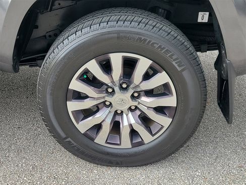 Used 2022 Toyota Tacoma Limited image 5