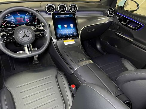 Used 2025 Mercedes-Benz GLC 300 4MATIC image 31