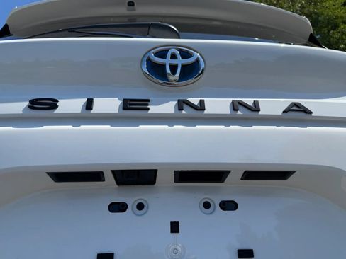 Used 2022 Toyota Sienna LE AWD/4WD image 28
