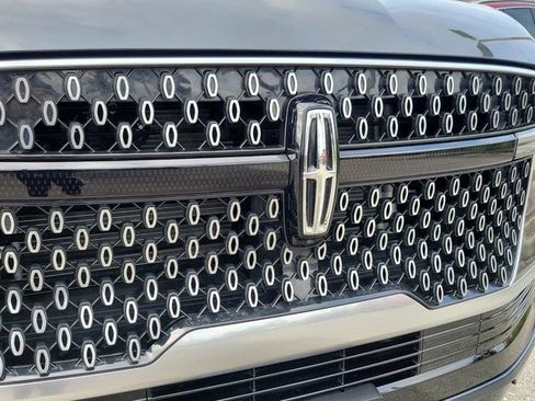 Certified 2025 Lincoln Navigator Reserve image 7