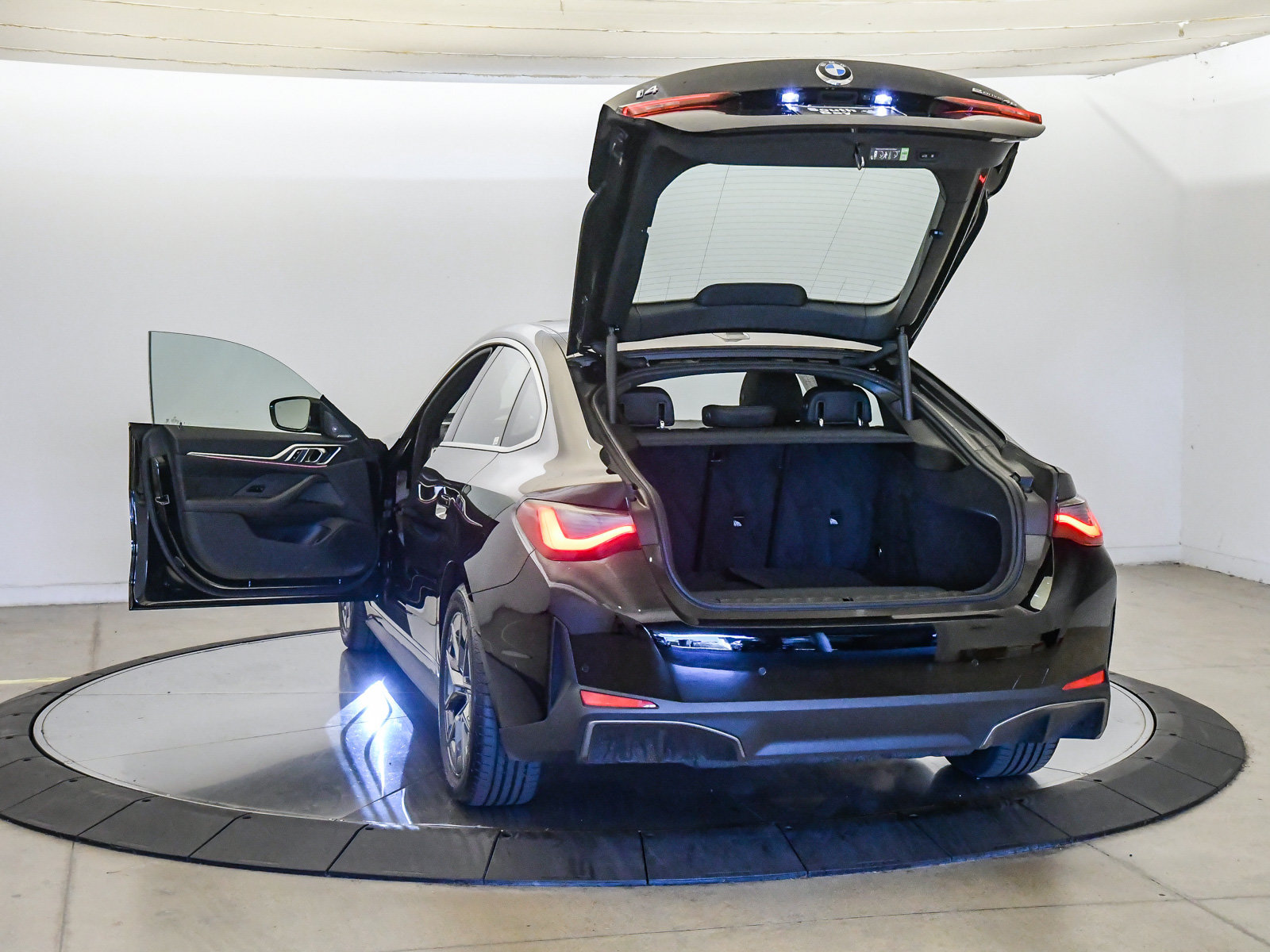 Used 2026 BMW i4 eDrive40 w/ Premium Package RWD image 25