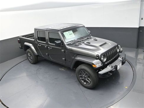 New 2025 Jeep Gladiator Sport image 9