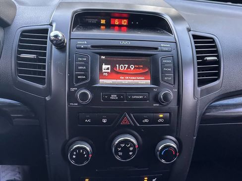 Used 2013 Kia Sorento LX w/ Convenience Pkg image 22