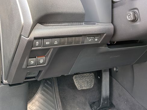 Used 2025 Toyota Sienna XSE w/ XSE Premium Package image 16