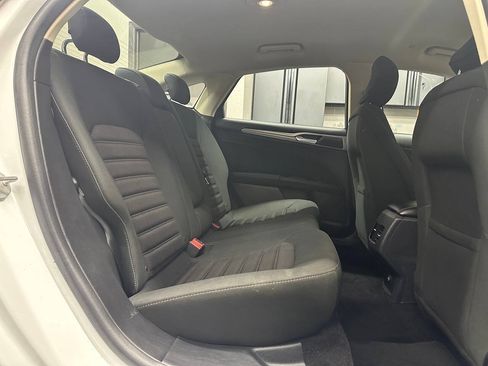 Used 2017 Ford Fusion SE FWD image 18