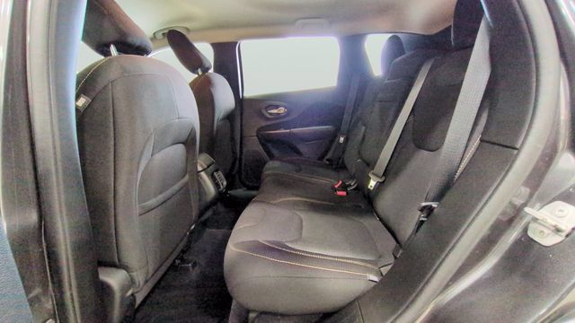 Used 2016 Jeep Cherokee Latitude w/ Cold Weather Group AWD/4WD image 16