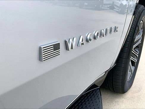 Used 2024 Jeep Wagoneer Series II w/ Flexible Seating Group RWD image 8