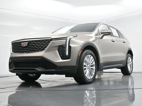 Certified 2024 Cadillac XT4 Luxury w/ Cold Weather Package FWD image 42