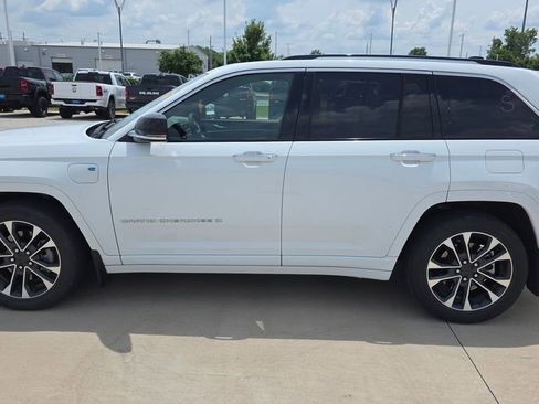 Used 2022 Jeep Grand Cherokee Overland w/ MOPAR Finishing Package AWD/4WD image 2