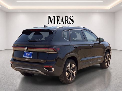 Used 2025 Volkswagen Taos SE AWD/4WD image 5