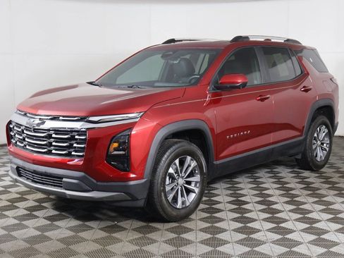 Used 2025 Chevrolet Equinox LT w/ Convenience Package II image 8