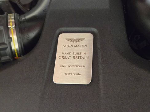 Used 2023 Aston Martin V8 Vantage Coupe RWD image 25