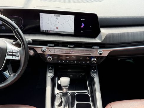 Certified 2023 Kia Telluride EX w/ EX Captain's Chair Package FWD image 16