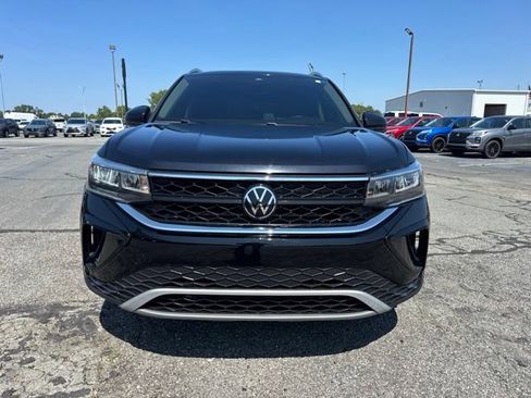 Used 2022 Volkswagen Taos SE AWD/4WD image 2