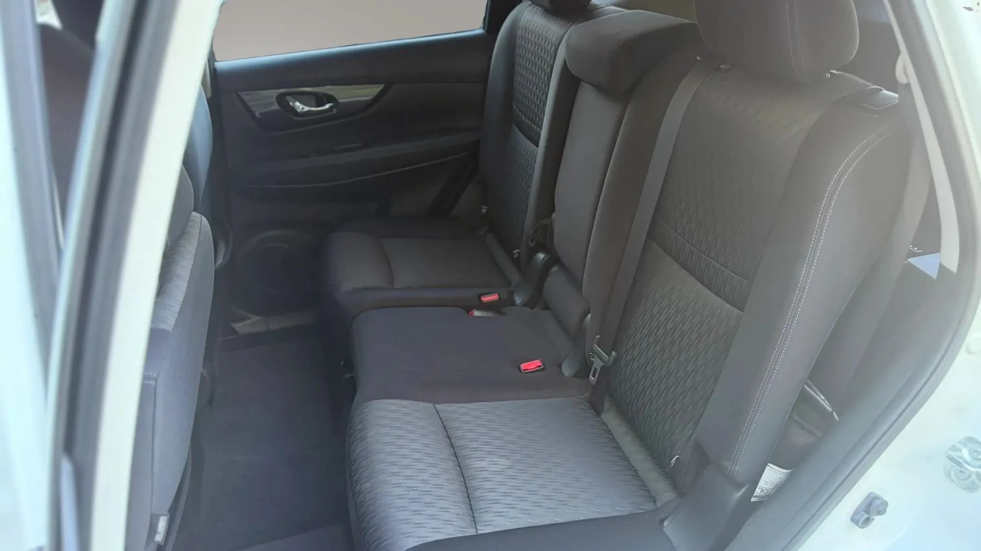 Used 2018 Nissan Rogue SV AWD/4WD image 17
