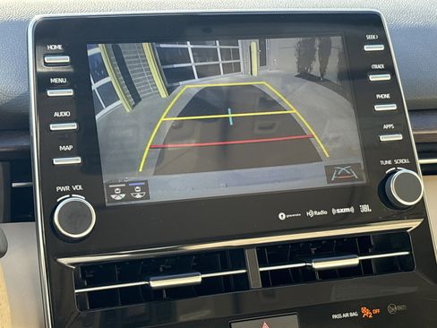 Used 2020 Toyota Avalon Limited image 25