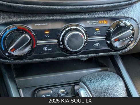 Used 2025 Kia Soul LX w/ LX Technology Package FWD image 22