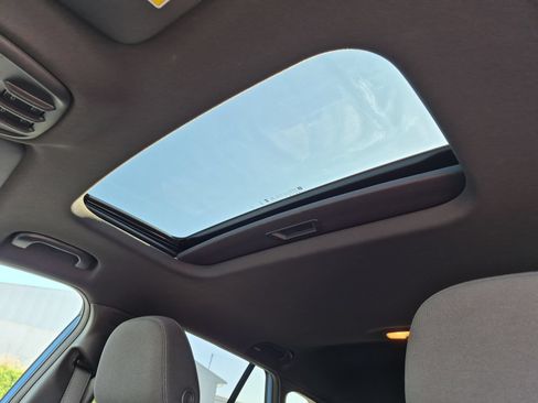 Certified 2024 Chevrolet Trax RS w/ Sunroof Package FWD image 19