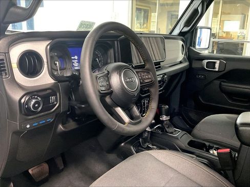 Used 2024 Jeep Wrangler Unlimited w/ Convenience Group AWD/4WD image 8
