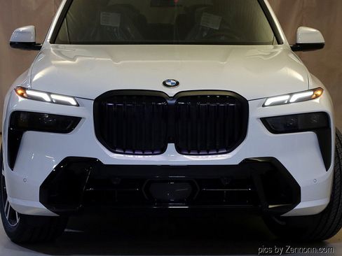 Used 2026 BMW X7 xDrive40i w/ M Sport Package image 6