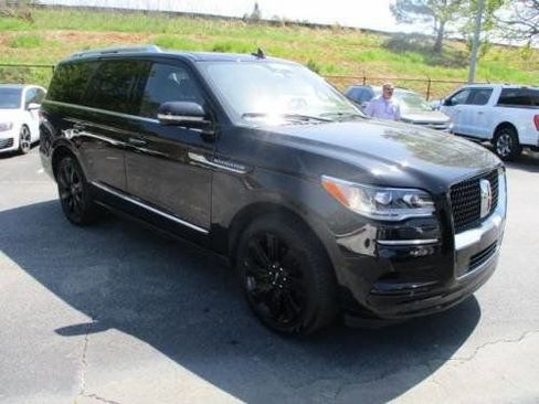 Used 2023 Lincoln Navigator Reserve image 2
