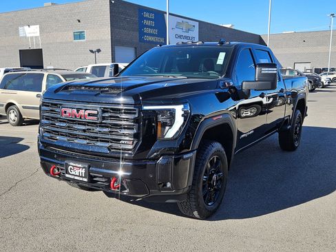 Used 2025 GMC Sierra 2500 AT4 image 8
