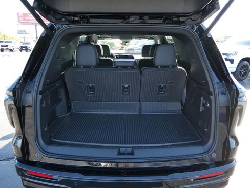 Used 2025 Chevrolet Traverse High Country w/ LPO, Floor Liner Package image 17
