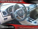 Used 2017 Jeep Grand Cherokee Laredo w/ Quick Order Package 23E image 2